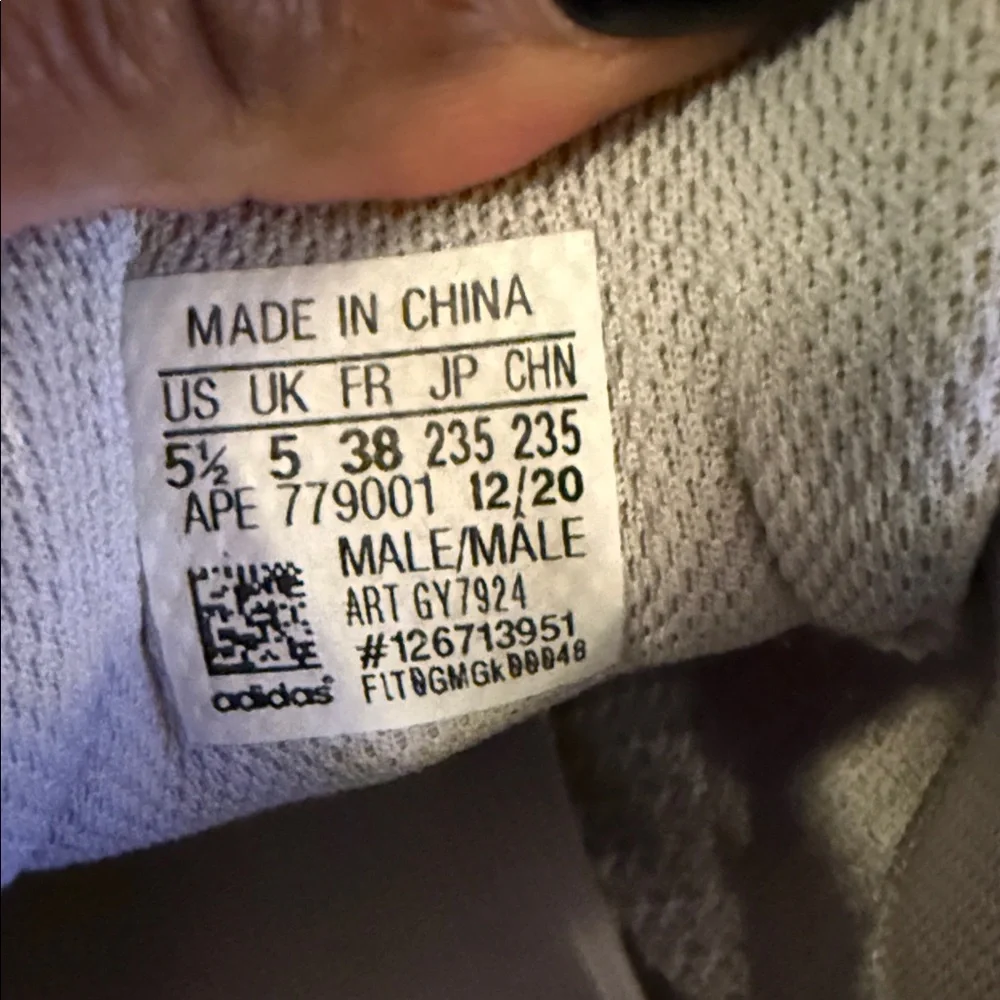 Yeezy Boost 700 V2 Cream Male sz 5.5